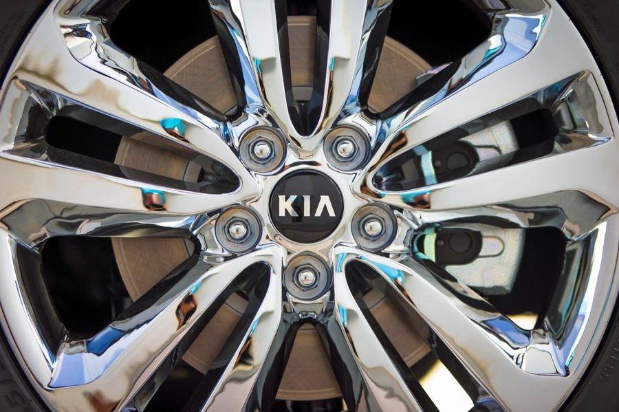 Kia Sedona SXL 2015 года  (фото 34 из 75)